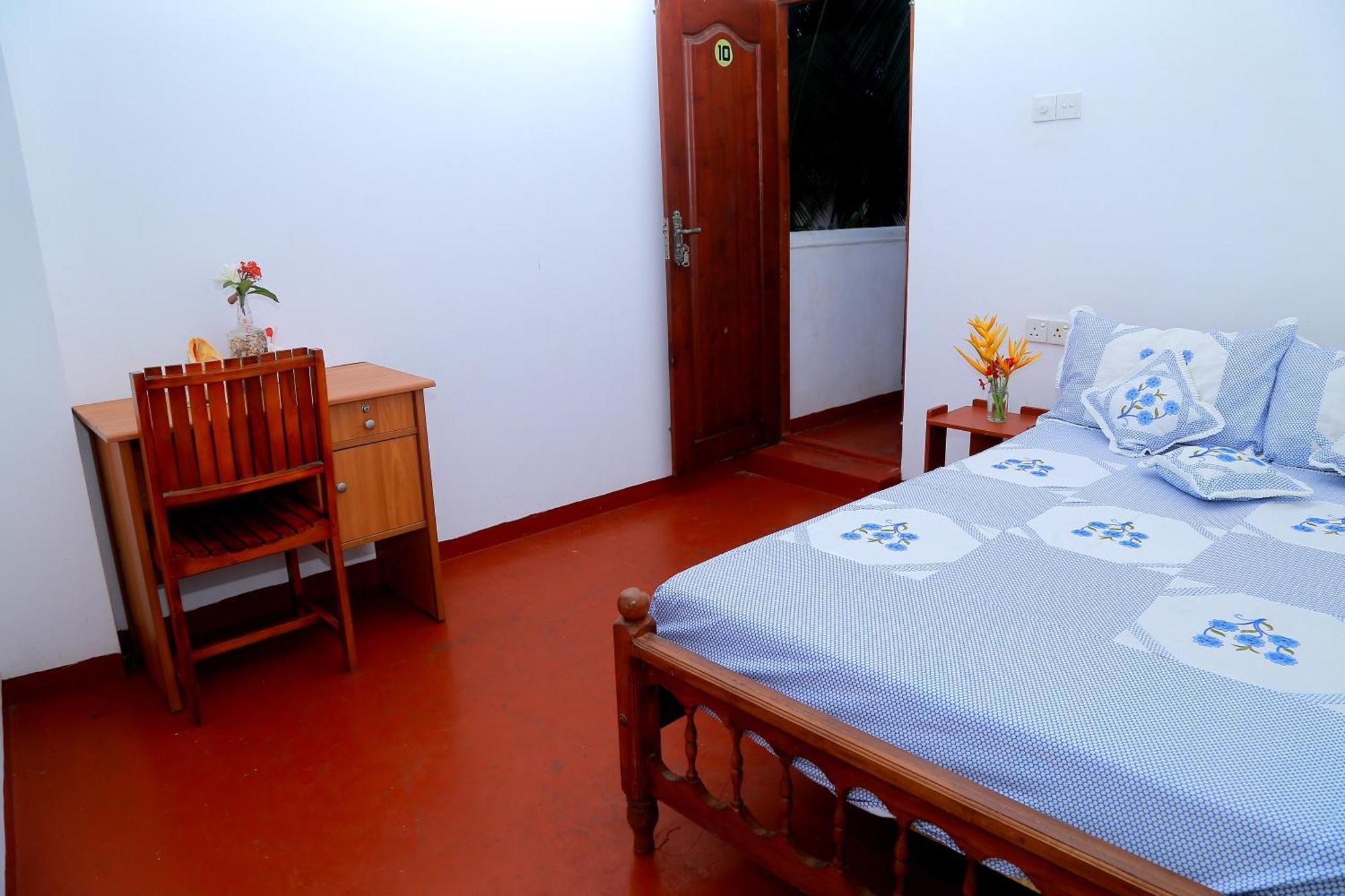 Golden Surfer Beach Hotel Tangalle Exterior photo