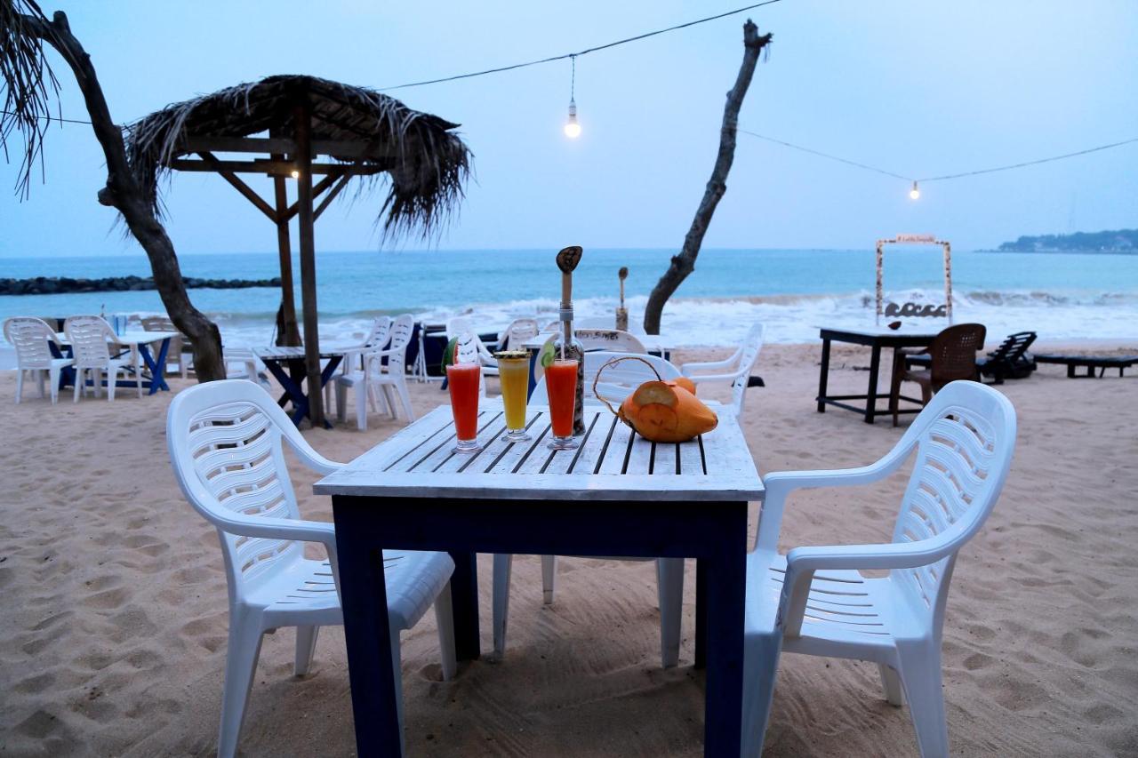 Golden Surfer Beach Hotel Tangalle Exterior photo