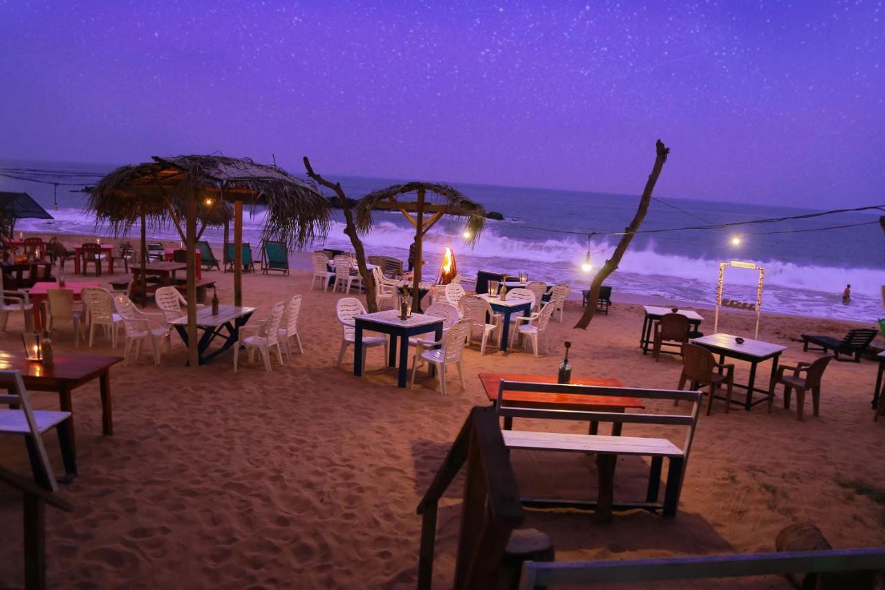 Golden Surfer Beach Hotel Tangalle Exterior photo