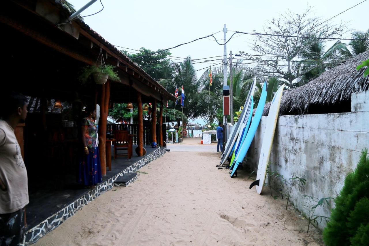 Golden Surfer Beach Hotel Tangalle Exterior photo