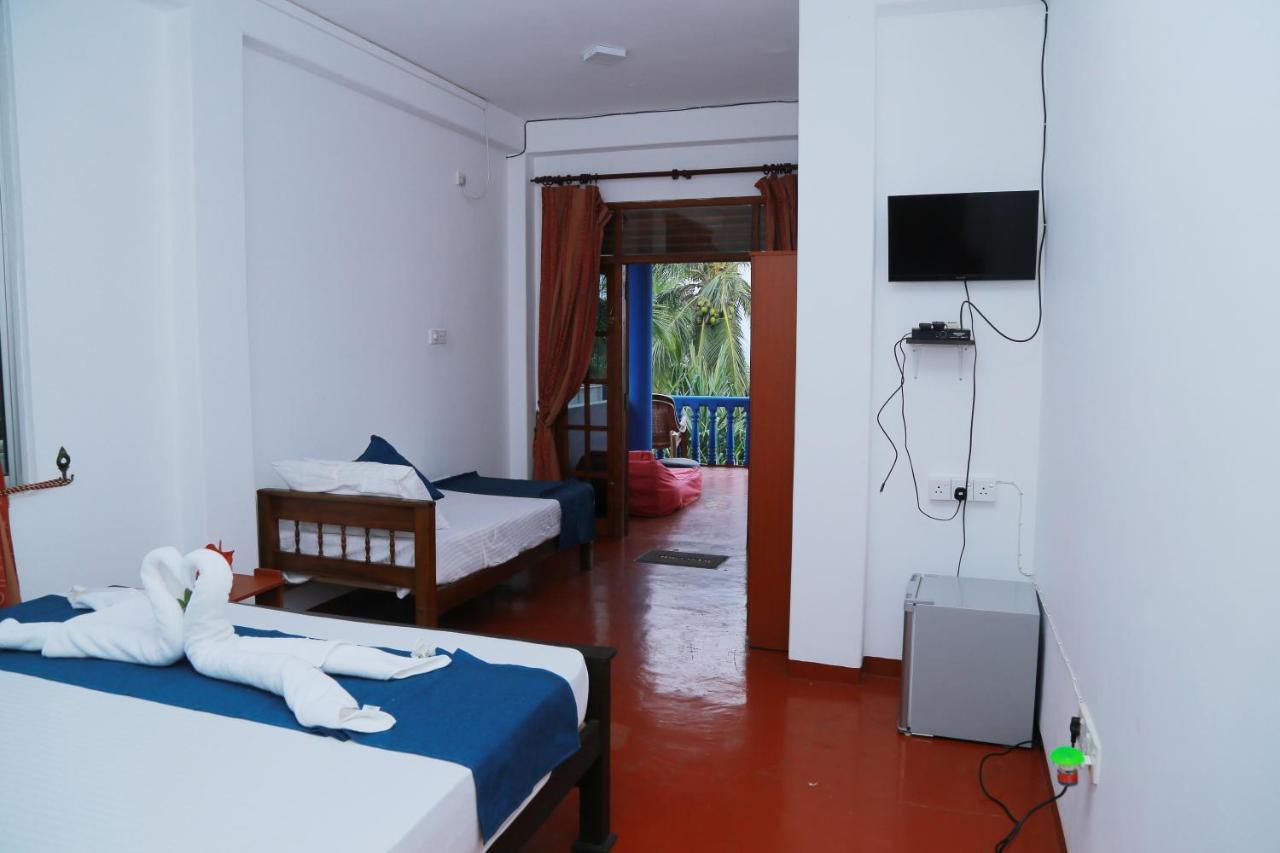 Golden Surfer Beach Hotel Tangalle Exterior photo